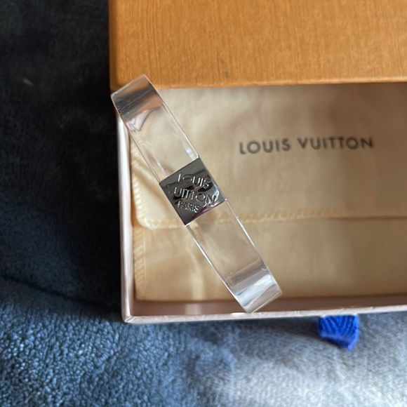 Louis Vuitton clear bangle great condition - Picture 7 of 7